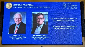 Holu i Vudfordu Nobel za ekonomiju